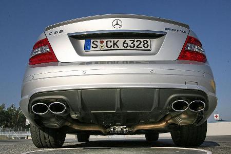 Exhibitionismus pur, für den stärksten Serienmotor, der je in dieser Klasse zum Einsatz kam.