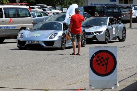 Starke Konkurrenz: Der i8 ist auch ein Hybrid - mit weniger Leistung und potenziell deutlich sparsamerem 3-Zylinder-Motor.