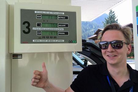 Der Porsche 918 Spyder verbrauchte umgerechnet 5,5 l/100km - damit ist Porsche-Entwickler Dr. Sebastian Rüger sehr zufrieden.