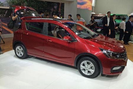 ... soll vor allem junge Familien mit schmalem Geldbeutel begeistern. Dafür gibt's einen kompakten Hatchback ohne ...