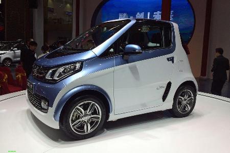 Oh, der ist aber klein. Ein Zweisitzer halt. Und noch dazu elektrisch. Der Zotye e200 wird rund 15.000 Dollar kosten und sol...