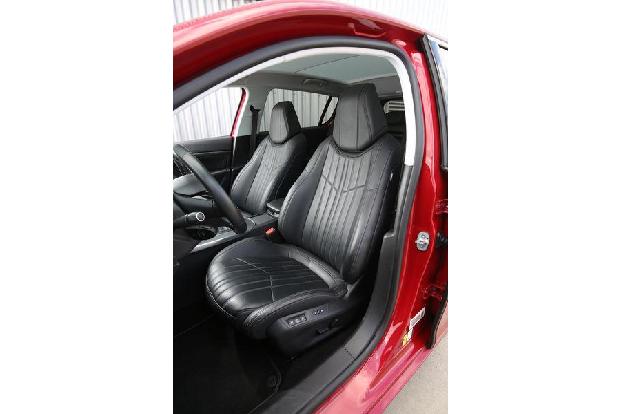 Peugeot 308 BlueHDi 150, Fahrersitz