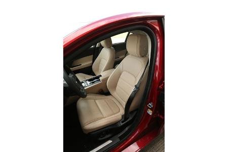 Jaguar XE 20d, Fahrersitz