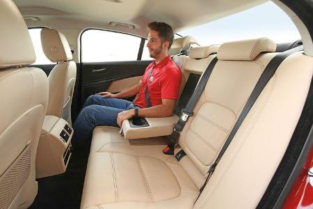 Jaguar XE 20d, Fondsitze