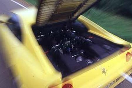 Mit dem F355 hat Ferrari den Sprung aus den mythischen Nebeln der automobilen Frühzeit in die weniger glorreiche Neuzeit ges...