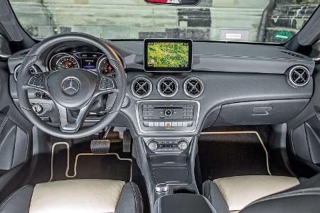 Mercedes A 220 d, Cockpit