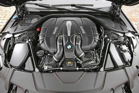 BMW 750i xDrive, Motor