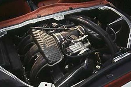 Da kommt die Leistung her: Sechzylinder Mittelmotor