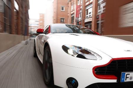 Aston Martin V8 Vantage N430, Motorhaube