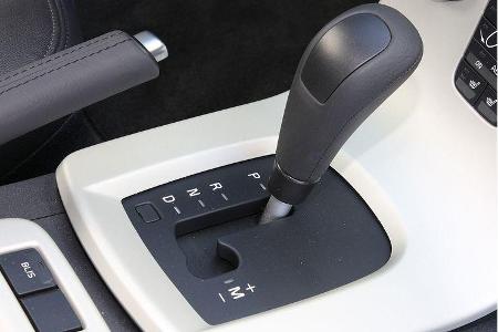 Sinkt die Drehzahl im Schiebebetrieb oder beim Bremsen unter etwa 1.400/min, legt das Getriebe automatisch den nächstniedrig...