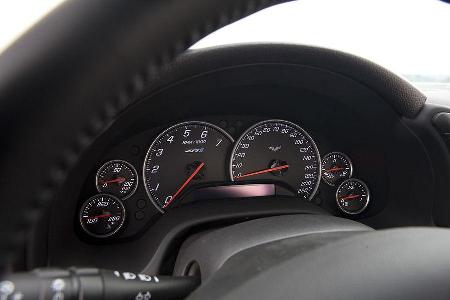 Zeichen der Macht II: Eine Tachoskala, die bis 220 Meilen respektive 370 km/h reicht.