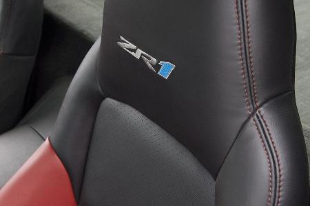 ZR1-Insignien auf den weichen Sitzen.