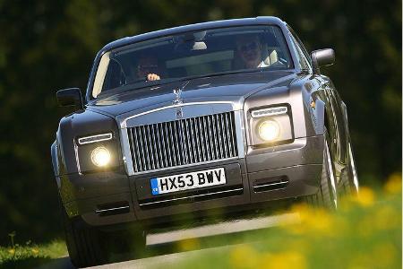 Der Phantom bleibt ein monumentales Auto, auch als Coupé.