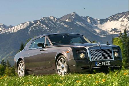 Unter der Haube bringt der V12 stolze 460 PS zustande.