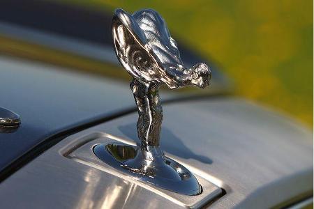 Dank Luftfederung kommt auch die Kühlerfigur nicht ins Wanken.