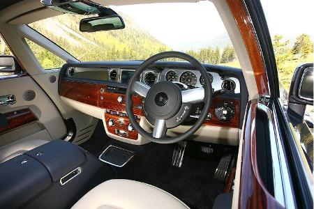 Große Auswahl an Leder und Holz.