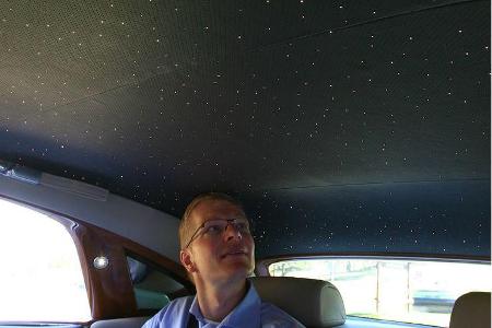 Sternenhimmel mit 1.500 Glasfaserlichtern, natürlich dimmbar.