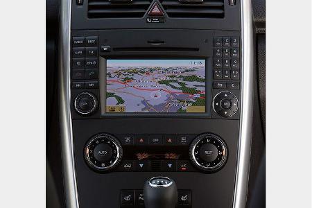 Comand-System mit Festplatten-Navigation, Kartenleser und vier Gigabyte Speicher.