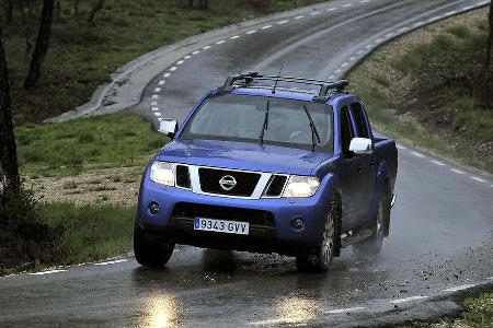 Der Nissan Navara wurde überarbeitet. Das neue ESP nimmt dem hecklastigen Fahrverhalten des Pickups besonders bei Nässe oder...