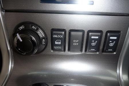 Das neue ESP lässt sich für den Geländebetrieb abschalten. Gleichzeitig bringt es eine Traktionskontrolle in den Navara.