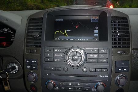 Neben der Navigation beinhaltet das Multimedia-System eine Rückfahrkamera und die einfache Koppelung von Musikplayern oder T...
