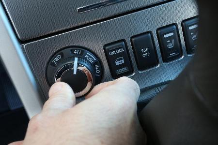 Nissan Navara 2.5 dCi, Bedienelemente