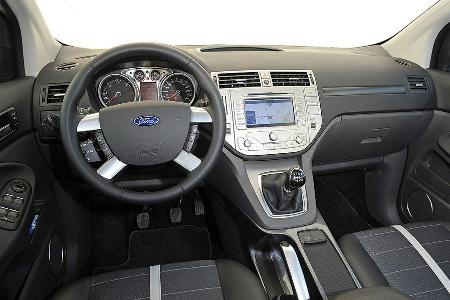 Im Interieur empfängt der Kuga die Passagiere mit einem ansprechenden Cockpit.