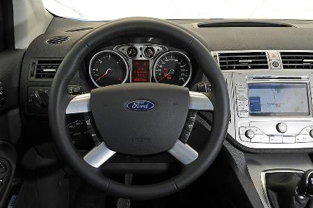 Dazu ein hochgesetzter Schalthebel.