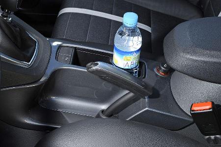 Kurzer Handbremshebel.