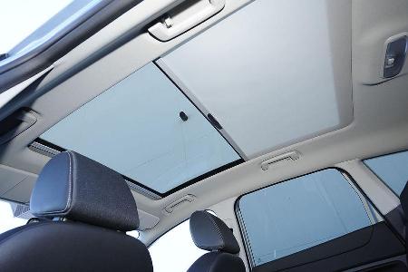 Das große, starre Panoramadach mit geteilter Sonnenblende kostet 785 Euro.