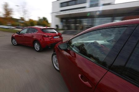 Seat Leon 2.0 TDI, Mazda 3 Skyaktiv D 150, Seitenlinie, Kurvenfahrt