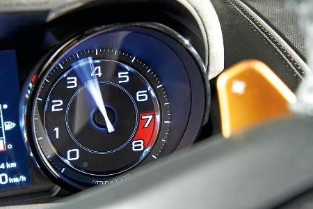 Jaguar F-Type R Coup, Drehzahl, Rundinstrument
