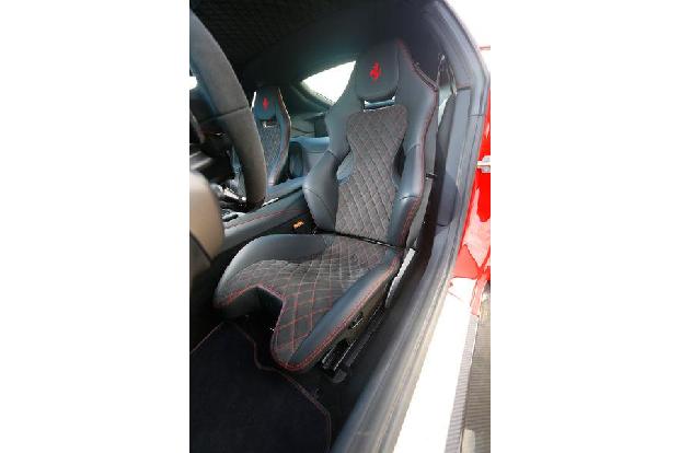 Novitec-Ferrari F12 N-Largo, Fahrersitz