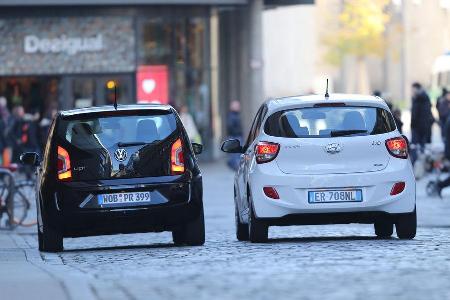 Hyundai i10 blue 1.0 Trend, VW 1.0 high up, Heckansicht