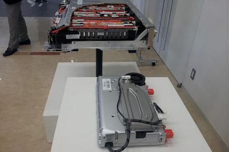 Toyota Prius Plug-in, Batterie, Ladegert