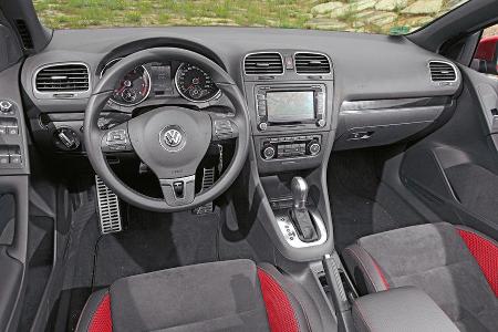 BMW 120i Cabrio, Cockpit, Lenkrad