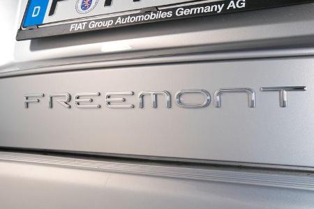 Fiat Freemont 2.0 Multijet Urban, Schriftzug, Typenbezeichnung