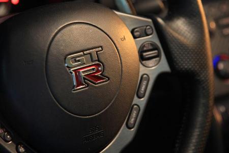 Nissan GT-R, Lenkrad