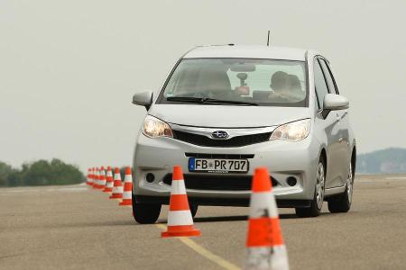 Den Subaru Trezia 1.3i Active gibt es ab 16.200 Euro. Sein Zwillingsbruder Toyota Verso-S kostet nur 14.950 Euro, hat dafür ...