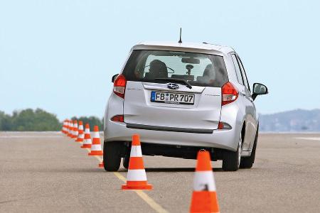 Der 99 PS starke Subaru Trezia sprintet in 11,9 Sekunden von null auf 100 km/h. Von 60 auf 100 km/h braucht er 11,2 Sekunden...