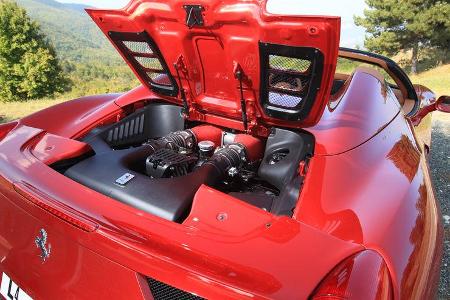 Ferrari 458 Spider, Motorhaube, Motorraum