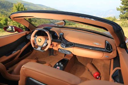 Ferrari 458 Spider, Cockpit