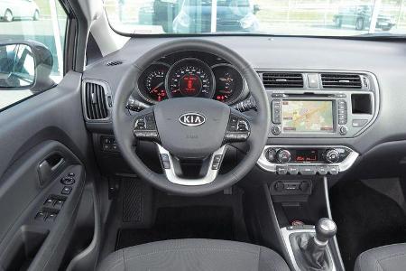 Kia Rio 1.2 Spirit, Cockpit