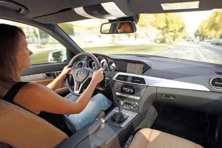 Mercedes C 180 CDI T Avantgarde, Cockpit