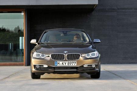 Wie schon beim 1er wird der 3er in verschiedenen Ausstattungslinien angeboten. Der Kunde darf wählen zwischen Sport-, Luxury...