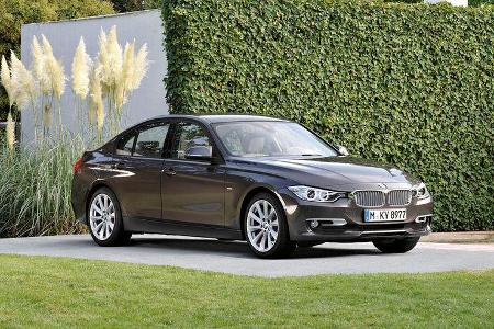 Die Zierelemente der Modern Line sind allesamt in Aluminium satiniert gehalten. Die 17 und 18 Zoll großen Leichtmetallräder ...