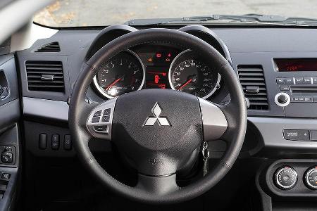 Mitsubishi Lancer Sportback 1.6 XTRA, Cockpit