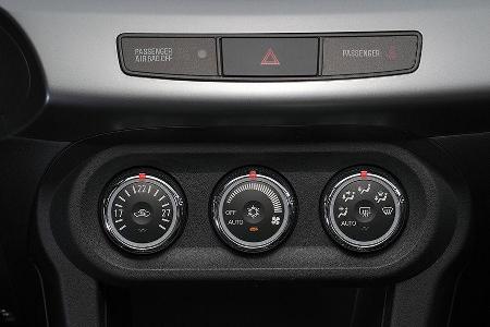 Mitsubishi Lancer Sportback 1.6 XTRA, Cockpit