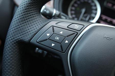 Mercedes B-Klasse, Lenkradbedienung
