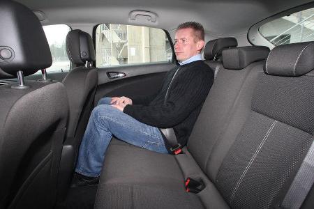 Opel Astra 1.3 CDTi Ecoflex, Fond